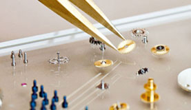 上海劳力士手表售后服务网点-打开表壳